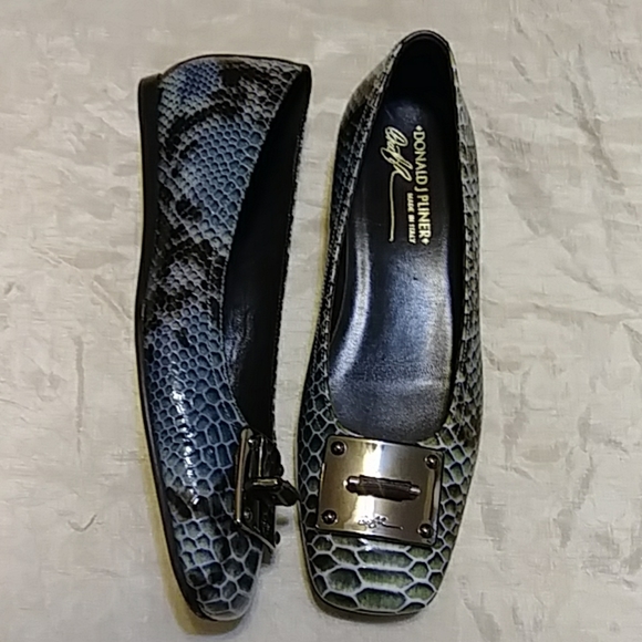 Donald J. Pliner Snakeskin Leather Flats